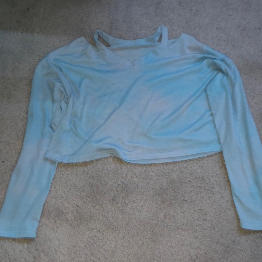 Tie dye v-neck shirt cropped